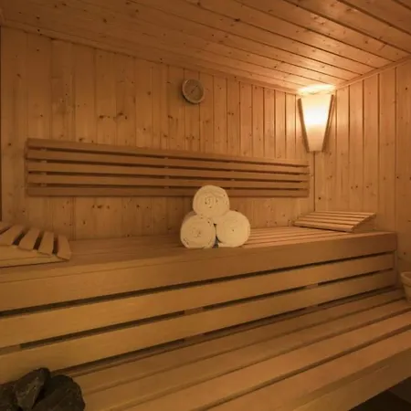Lovely With 3bdr And Sauna- What'app - 0034-635-520-036 - For Reservations!! Appartement